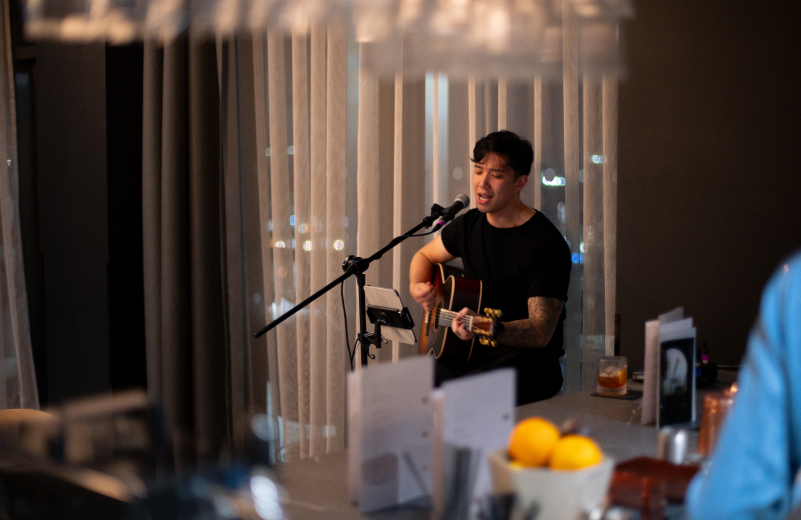 live singer at lounge 35